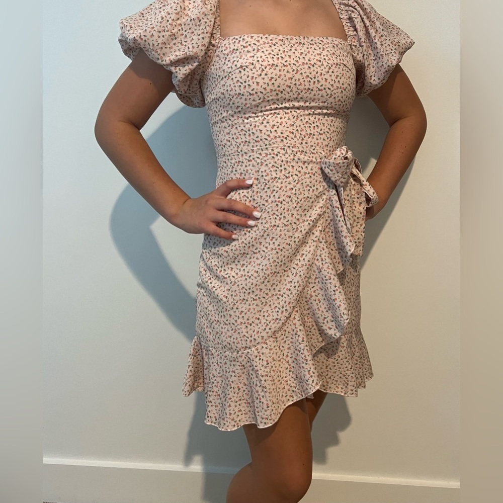 Size 0 dress. Light pink with small flowers Princess Polly teen dress super cute